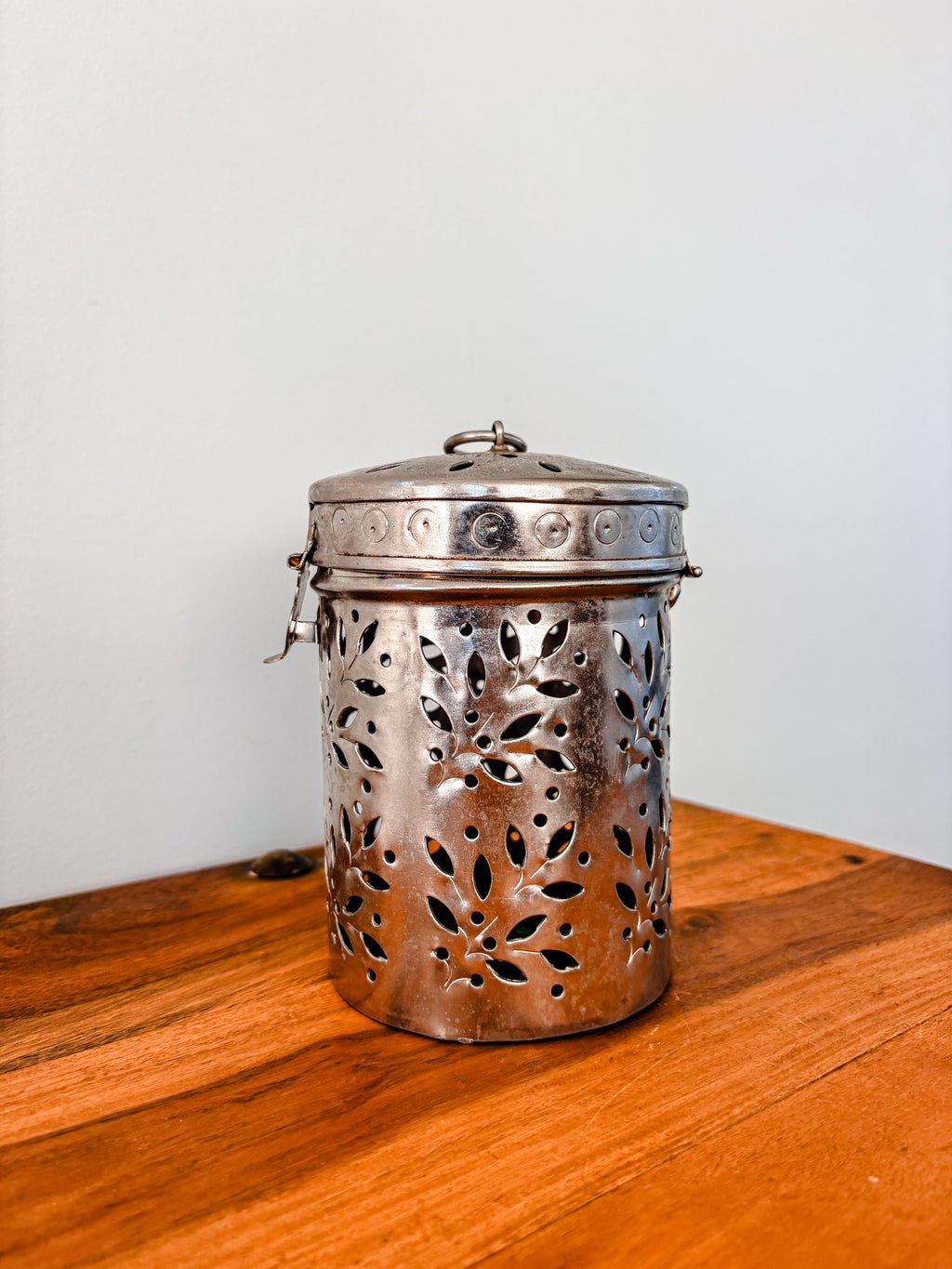 Metal Tealight/Candle Holder