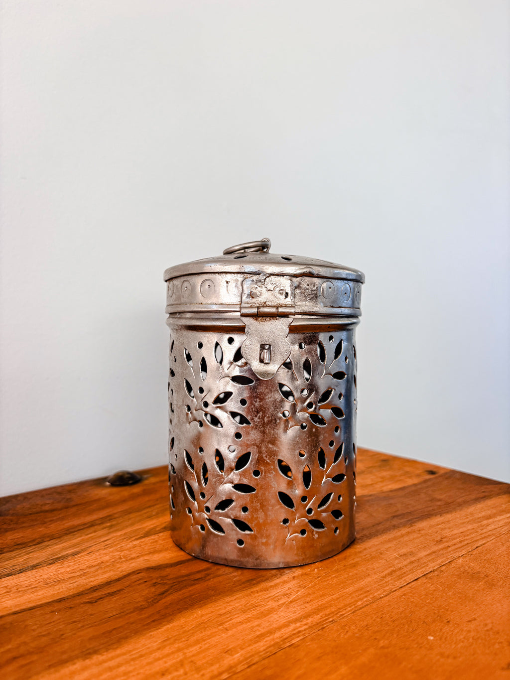Metal Tealight/Candle Holder