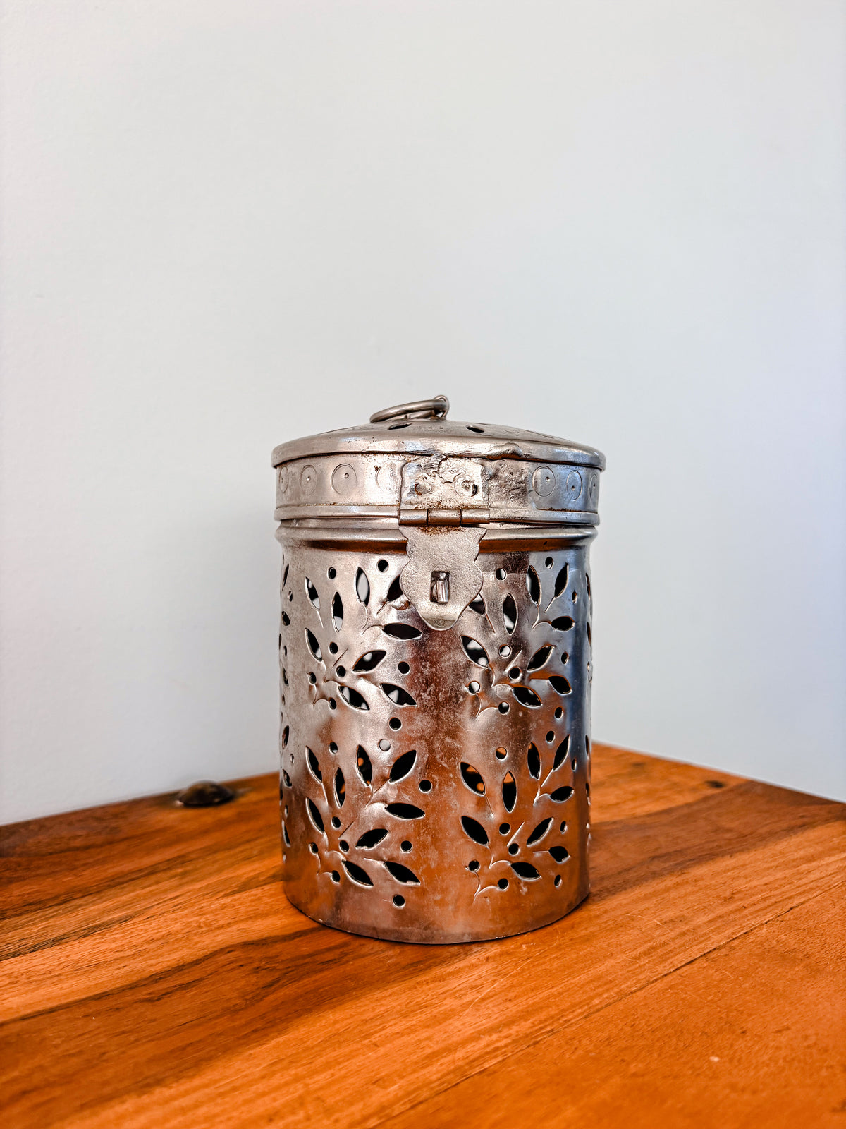 Metal Tealight/Candle Holder