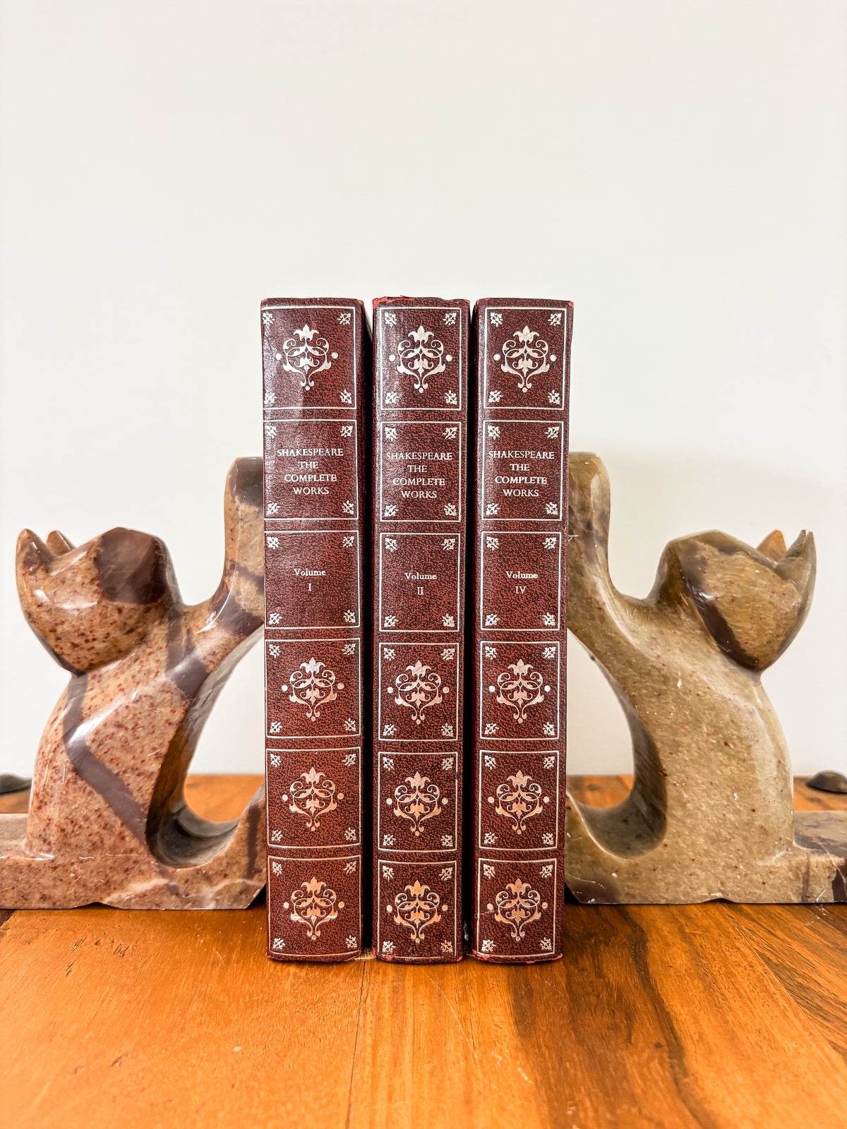Green and Brown Onyx Cat Book Ends